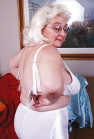 Mature Blonde BBW Lady Cricket
