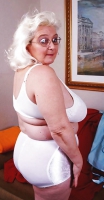 Mature Blonde BBW Lady Cricket