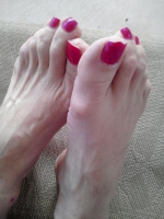 Mature faw feet