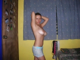 TEEN WITH NATURAL TITS POSING