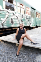 CLASSY GRANNY LOVES DIRTY POSING