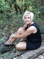 CLASSY GRANNY LOVES DIRTY POSING