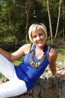 CLASSY GRANNY LOVES DIRTY POSING