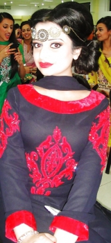 Hot paki slut who loves to give blowjob to white cocks