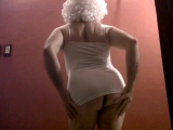 la mas puta moviendo su culote