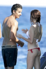 Paz Vega looking really great in a Bikini on a Yacht