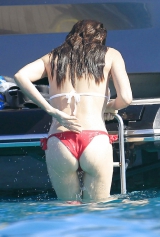 Paz Vega looking really great in a Bikini on a Yacht