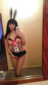 Claudia Winkleman lookalike takes naked selfies