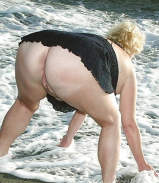granny shows pussy