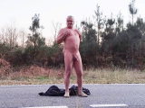 je me balade nu sur mon manteau