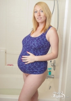 Pregnant Tegan is taking a warm bath