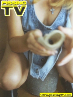 Teen pissing in bail - N