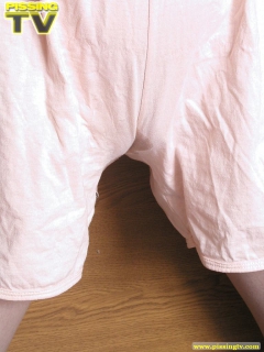Blonde wet pissed trousers - N