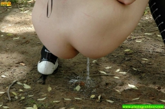 Pissing hottie - N