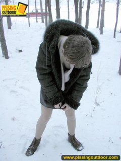 Winter outdoor pissing of blonde babe - N