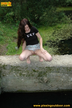 Outdoor pissing in the park pool - N