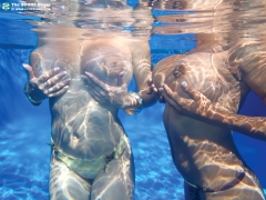 Tits Underwater - N