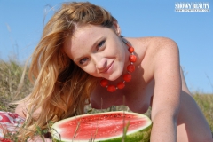 Sexy juicy babe - N