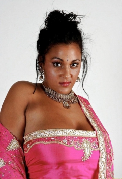 INDIAN BABE IN SARI - N