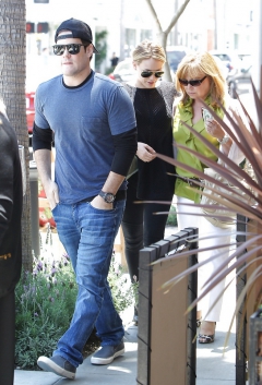 Hilary Duff out to lunch in Beverly Hills - N