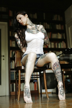 Body Art 8! - N