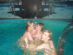 POOL BITCHES - N