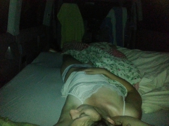 Une allemande en camping-car la main dans le sac... - N