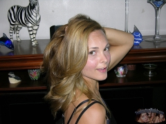Amateur Blonde Babe Models Nude - N