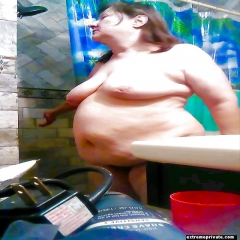 Grannies and moms-in-laws caught on spy camera - N