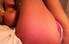 Blonde chav masturbation selfies - fingering on her phone - N