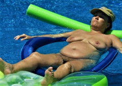 Pig in pool - N