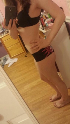 Very cute non-nude amateur british teen selfies - this lady - N