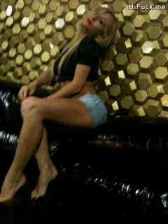 Tiny blonde amateur loves to pose naked - N