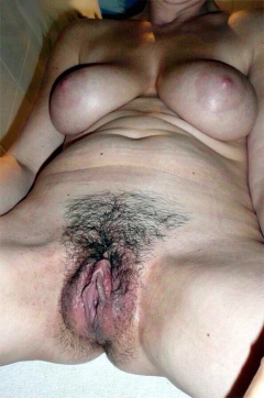 Such attractive pretty woman and hairy pussy... - N