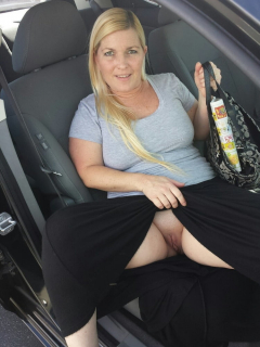 granny shows pussy - N