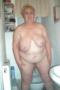 granny shows pussy - N