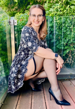 mature and sexy - N
