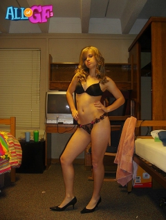 Pretty girlfriend dancing strip - N