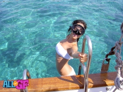 My girlfriend in bikini - N
