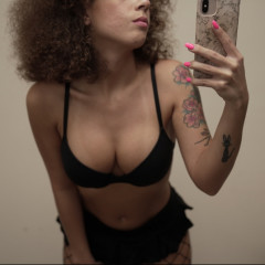 HolleeMoore`s avatar