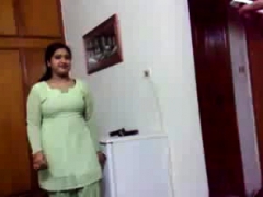 Amateur Indian Masturbates Her Desi Pussy