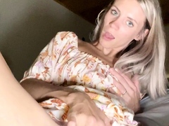 blonde lave her solo masturbate