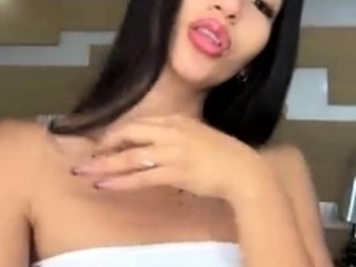 PUSSY BABE BRUNETTE masturbating