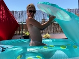 Blonde amateur enjoys the feeling of masturbating outdoors