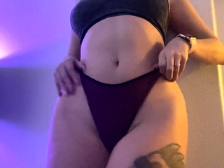 Big boob brunette masturbates on webcam