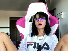 Amateur Webcam Teen Masturbates And Teases