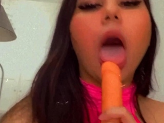 Amateur brunette double toying on webcam