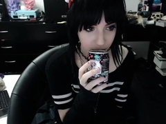 hot-amateur-webcam-teen-masturbates-for-their-fans