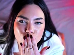 Amateur Brunette Girlfriend Willow Blaze Masturbating