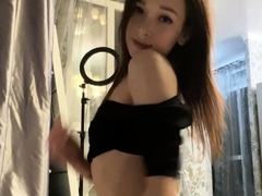 brunette-solo-webcam-masturbation